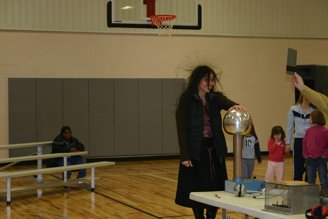 Aida is having a bad hair day.