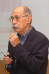 Professor Norman Pearlman, introducing the Colloquium speaker....
