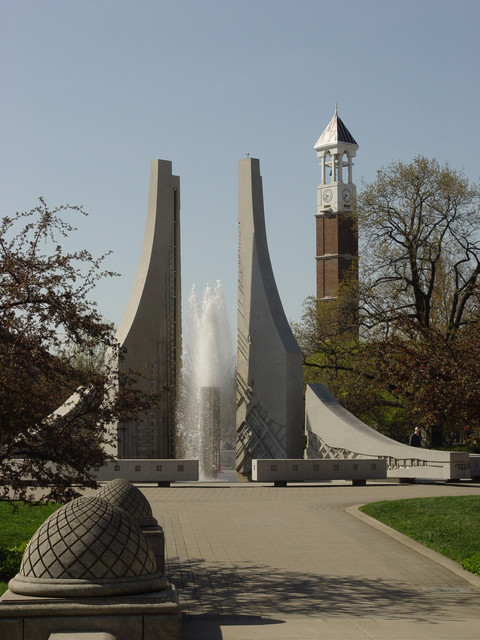 04132 Fountain and Bell tower