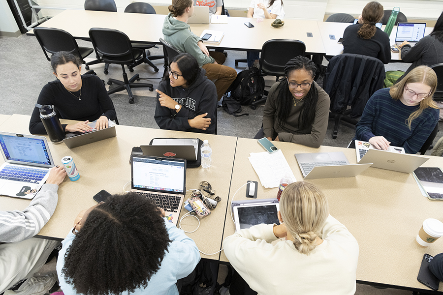 A diverse table of students studying together