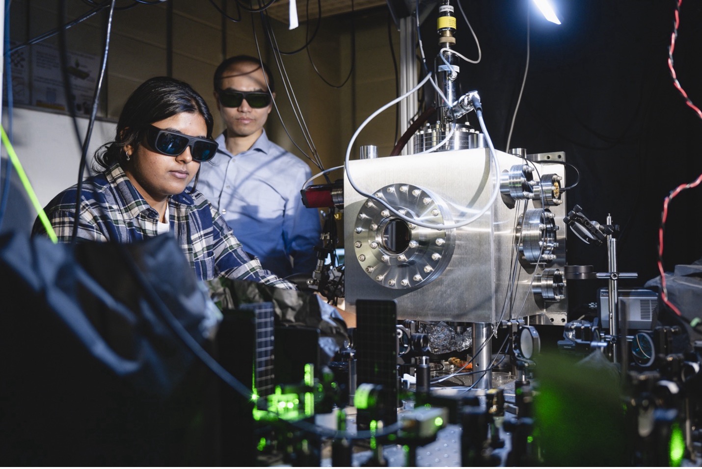 Saakshi Dikshit (left) and Tongcang Li working in the laboratory